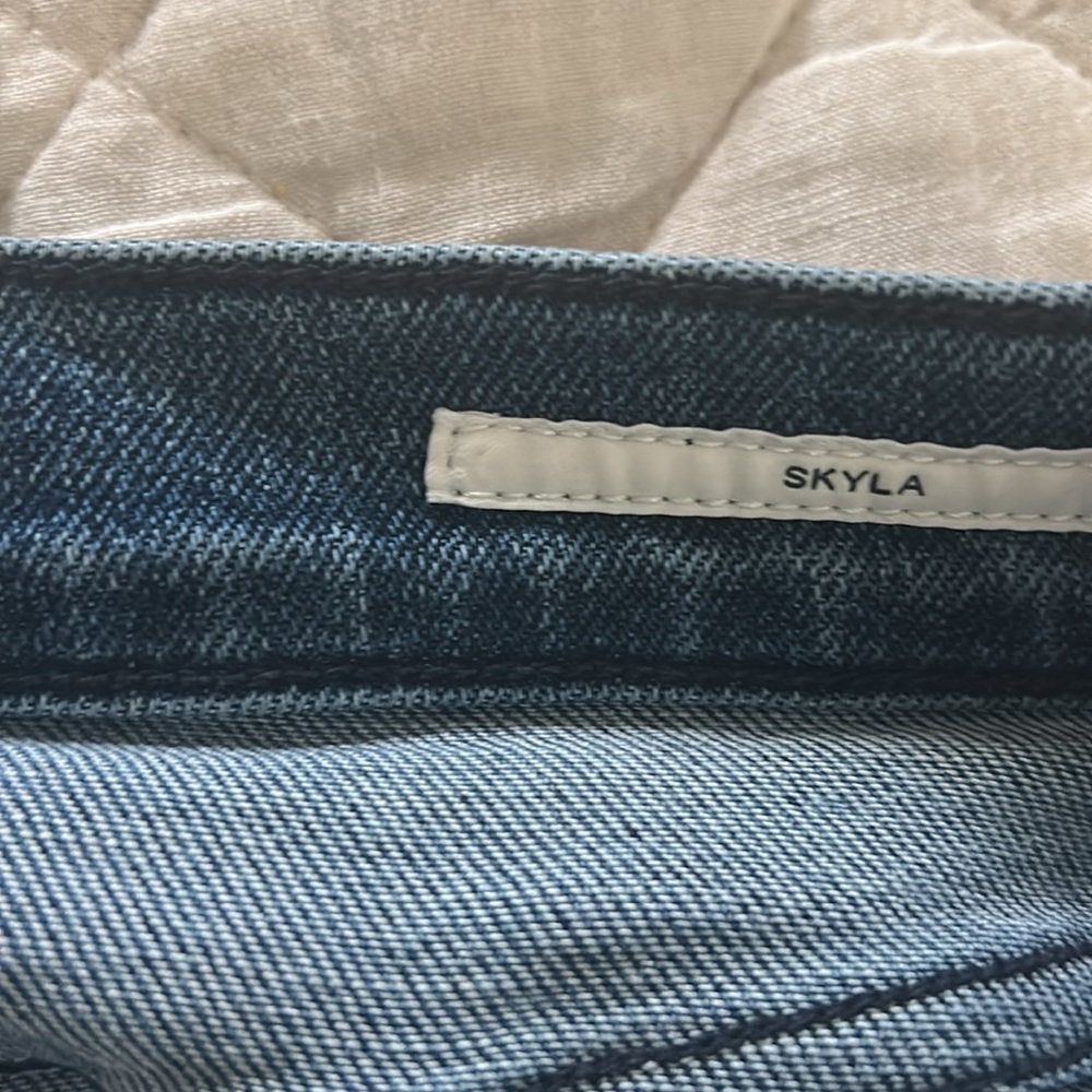 Citizen of Humanity Skyla Mid Rise Cigarette in charisma. Size 30 - Picture 6 of 8